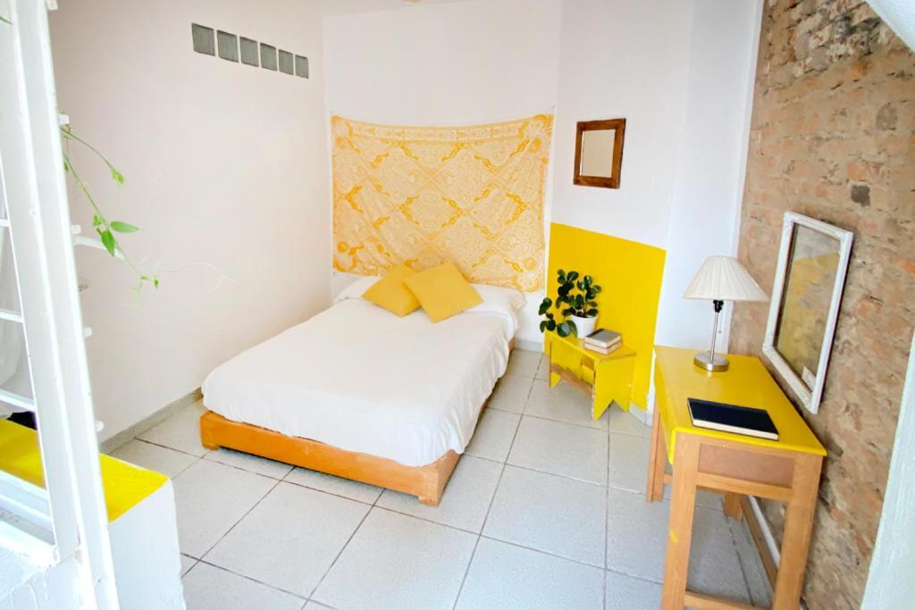 Casa Canario Hostel Гвадалахара Екстер'єр фото