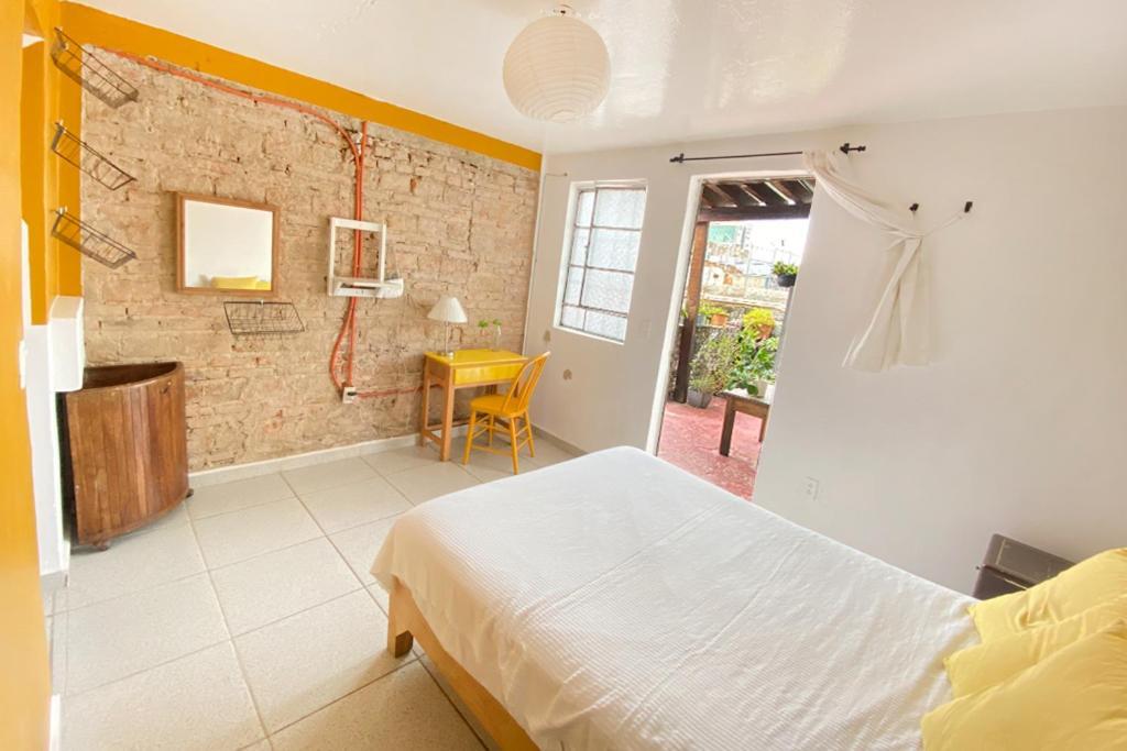 Casa Canario Hostel Гвадалахара Екстер'єр фото