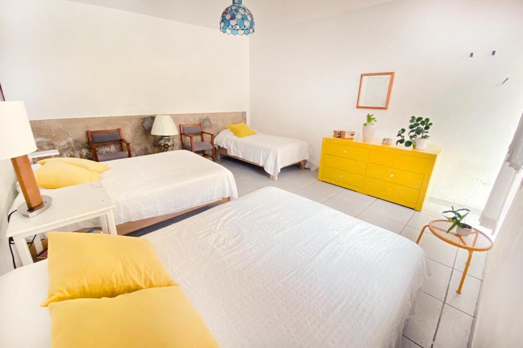 Casa Canario Hostel Гвадалахара Екстер'єр фото