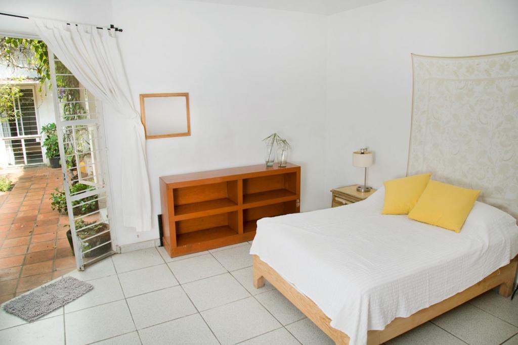 Casa Canario Hostel Гвадалахара Екстер'єр фото