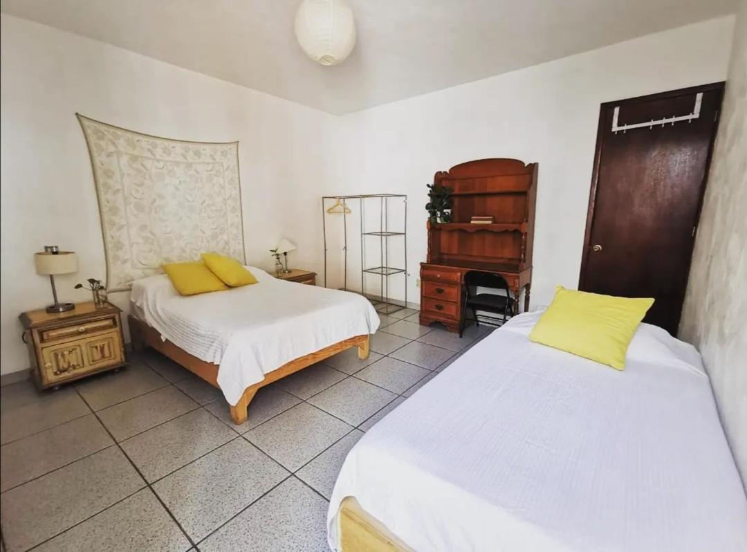 Casa Canario Hostel Гвадалахара Екстер'єр фото